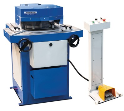 Ausklinkmaschine mit Stanzstation AKM 200-6 VP
